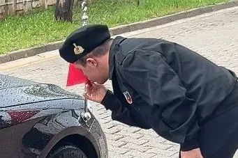 Down sendromlu Ömer’in bayrak hassasiyeti duygulandırdı
