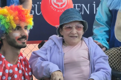 Valiyi çok sevdiğini söyleyen engellinin duygulandıran mutluluğu
