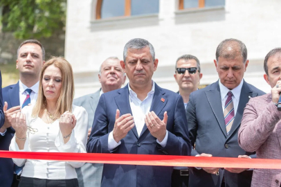 Özgür Özel Bornova’da toplu açılış törenlerine katıldı
