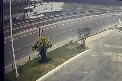 Tekirdağ’da feci kaza kamerada: İki tırın arasında kalan araçtan sağ çıktı
