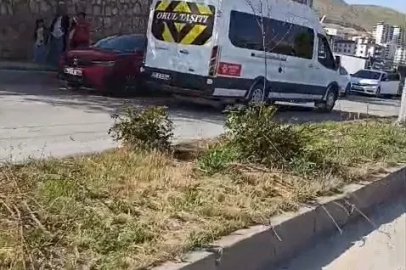 Öğrenci servisinin metrelerce ters yönde ilerlediği anlar kamerada
