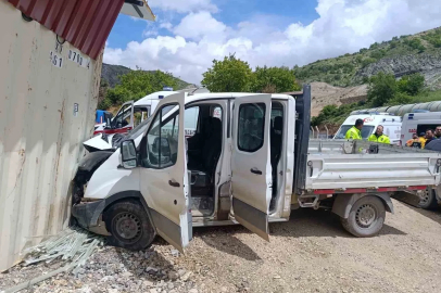 Malatya’da kamyonet şantiye girdi: 3 yaralı
