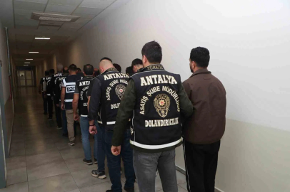 Kendilerini emniyet müdürü olarak tanıtıp 50 milyon TL’lik vurgun yaptılar
