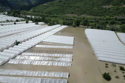 Amasya’da Yeşilırmak Nehri taştı, tarım arazileri sular altında kaldı
