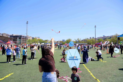 Kağıthane’de uçurtma şenliği: 15 bin uçurtma dağıtıldı dereceye girenlere ödül verildi

