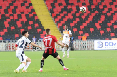 Trendyol Süper Lig: Gaziantep FK: 0 - Başakşehir: 2 (İlk yarı)
