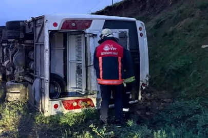 Van’da emniyet personelini taşıyan midibüs devrildi: 4 yaralı
