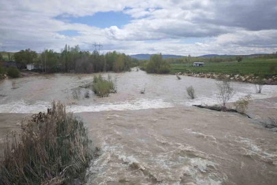 Türkiye’nin en uzun nehri Kızılırmak’ı besleyen Yıldız Irmağı coştu

