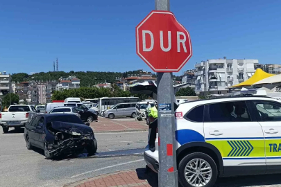 Manavgat’ta aşırı hız kaza yaptırdı: 2 yaralı
