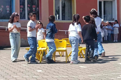Minik yüreklerden ertelenen 23 Nisan coşkusu

