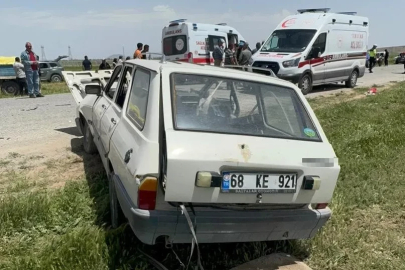 Otomobille hafif ticari araç çarpıştı: 4 yaralı

