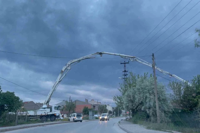 Bulvarın üzerinden betonu böyle aktardılar
