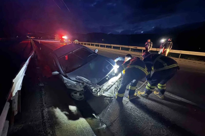 D100’de otomobil bariyerlere çarptı: 2 yaralı
