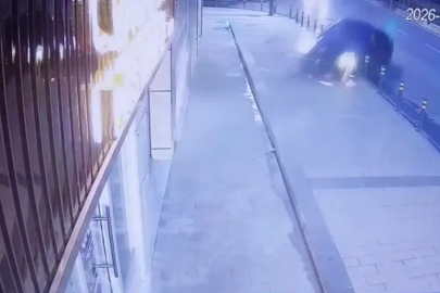 Şişli’de kontrolden çıkan lüks otomobil dükkana daldı: O anların görüntüsü ortaya çıktı
