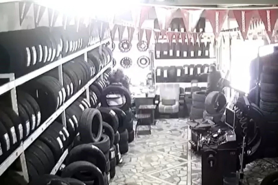 Bayrampaşa’da iş yerine düzenlenen silahlı saldırı kamerada
