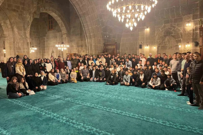 Her hafta cami ziyaretleriyle 100’üncü camide yatsı namazı kıldılar

