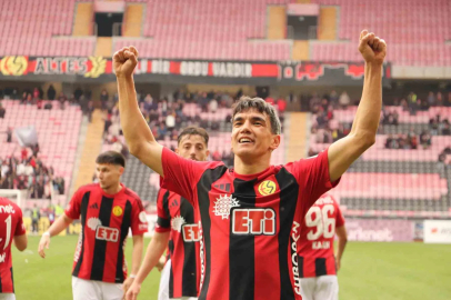 Eskişehirspor Kaptanı Akın Akman, Eskişehirspor’a veda etti
