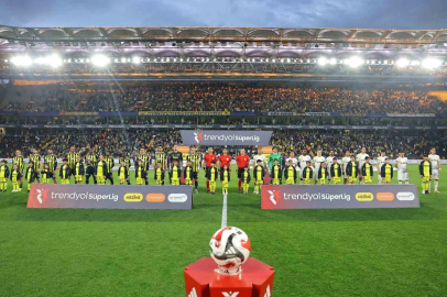 Trendyol Süper Lig: Fenerbahçe: 0 - Eyüpspor: 2 (İlk yarı)

