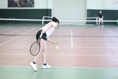 Osmangazi Belediyesi 19 Mayıs coşkusunu tenis kortlarına taşıdı
