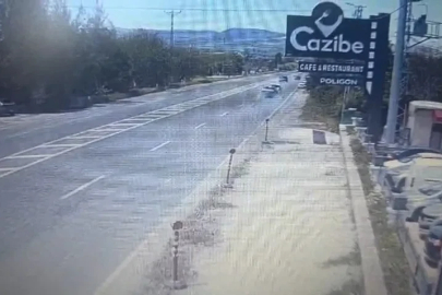 Elazığ’da 5 kişinin yaralandığı trafik kazası, güvenlik kamerasına yansıdı
