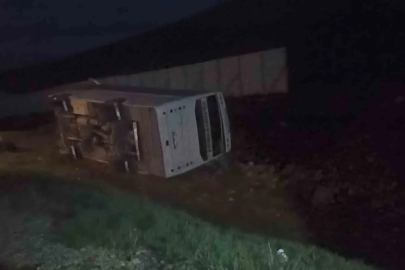 Taraftarları taşıyan midibüs devrildi, 27 taraftar yaralandı
