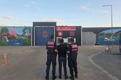 Jandarma çeşitli suçlardan aranan 43 kişiyi yakaladı
