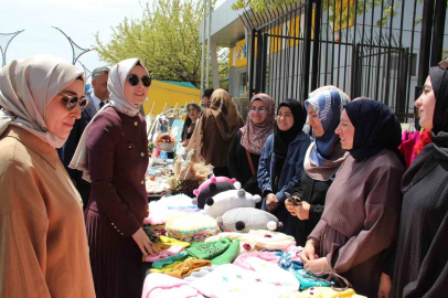Üniversite öğrencilerinin yıl boyunca yaptıkları el emeği ürünleri görücüye çıktı
