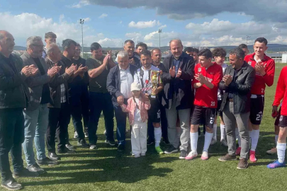 Tavşanlı’da ligin bitimine 2 hafta kala şampiyon Göbelspor oldu

