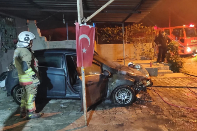 İskenderun’da otomobilin motorundan alevler yükseldi
