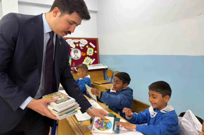 Digor Kaymakamı Kahraman’dan Derinöz köyü okuluna ziyaret
