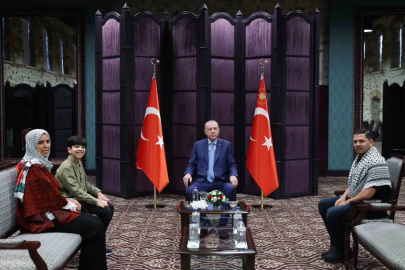 Cumhurbaşkanı Erdoğan, 11 yaşındaki Gazzeli Ramazan Ebu Cezer ve ailesini kabul etti
