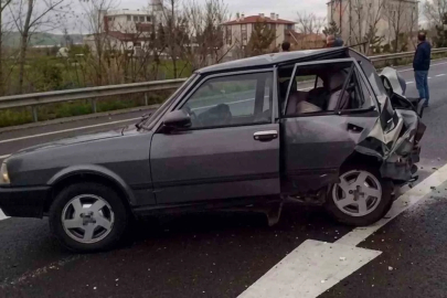 Minibüs park halindeki otomobile çarptı: 3 ölü, 5 yaralı
