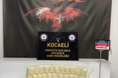 Kocaeli’de vücutlarına sarılı 7 kilo uyuşturucuyla yakalanan 2 kişi tutuklandı

