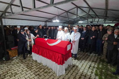 Şehit polis memuru tekbirlerle toprağa verildi
