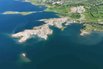 "Diyarbakır’ın Maldviler"nde yağışlarla yükselen su seviyesi dronla görüntülendi
