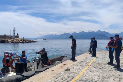 Tur teknesinde rahatsızlanan turistin yardımına deniz polisi yetişti
