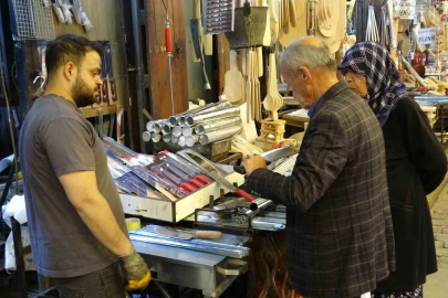 Kebap şişleri bayram için hazırlanıyor
