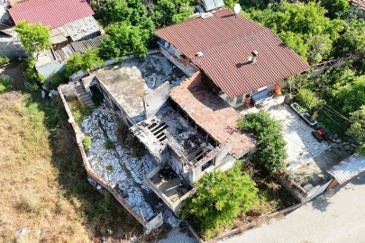 Nazilli’de 25 metruk bina yıkıldı
