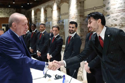 Cumhurbaşkanı Erdoğan, Galatasaray Futbol Takımı oyuncularını ve teknik heyetini kabul etti
