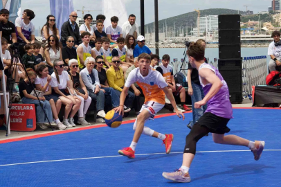 Kuşadası’nda basketbol turnuvası başladı
