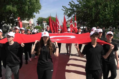 Edirne’de 19 Mayıs coşkusu: Bayrağını alan kutlama alanına koştu
