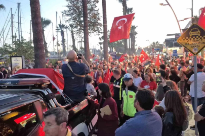 Bodrum’da kalabalık meydanlara sığmadı
