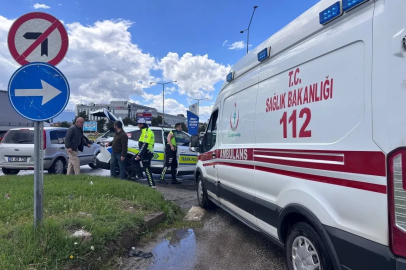 Erzincan’da kavşakta kaza: 3 yaralı
