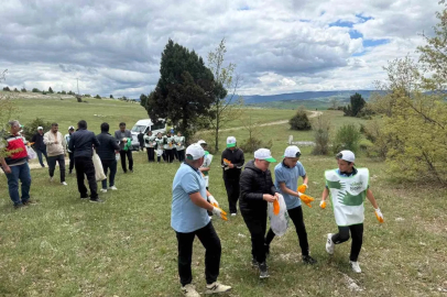 Çavdarhisar’da orman yangınlarına karşı çevre temizliği
