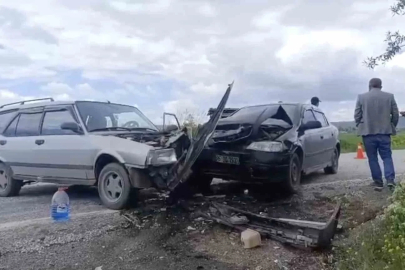 Çorum’da iki otomobil çarpıştı: 3 yaralı
