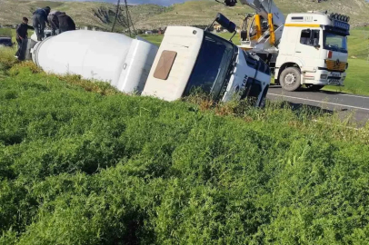 Beton mikseri devrildi: 1 yaralı
