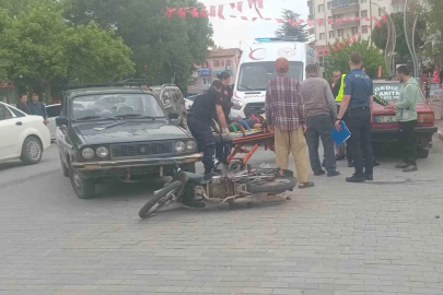 Gediz’de otomobil ile motosiklet çarpıştı, 2 kardeş yaralandı
