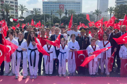 İzmir’de 19 Mayıs coşkuyla kutlandı
