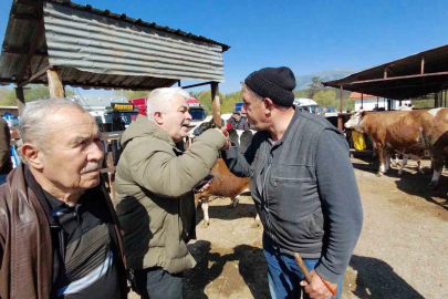 704 kiloluk dana için dakikalarca pazarlık yaptılar
