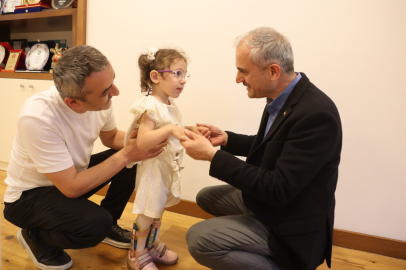 Çayırova Belediyesinden serebral palsi hastası Lina'ya fizik tedavi desteği